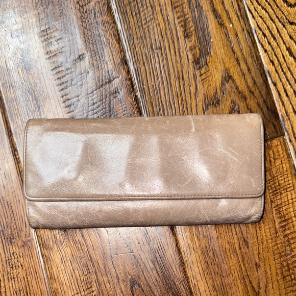 HOBO Elegant Tan Leather Clutch - Picture 1 of 5